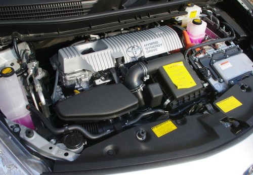 Prius_v_engine