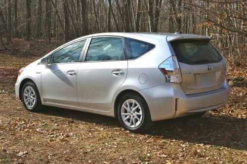 Prius_v_rear