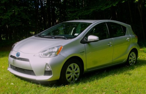 Prius_c_b